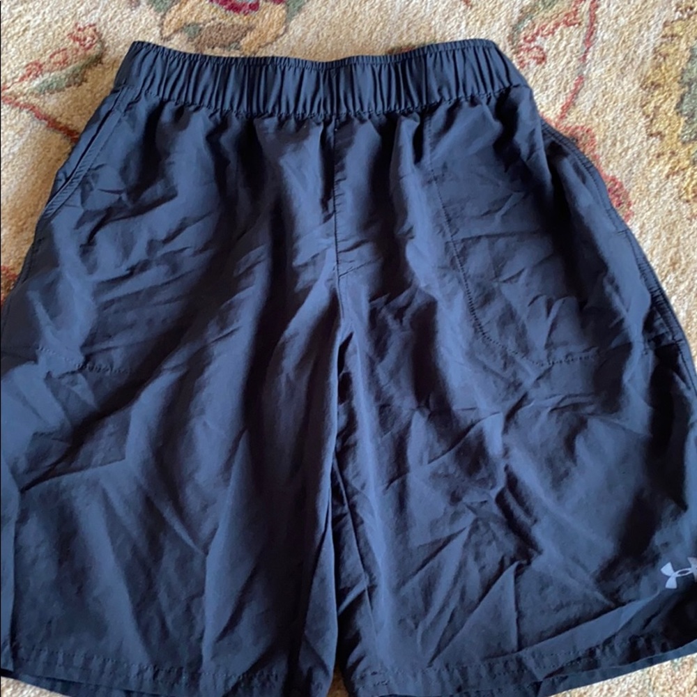 Under Armour Shorts Boys Large